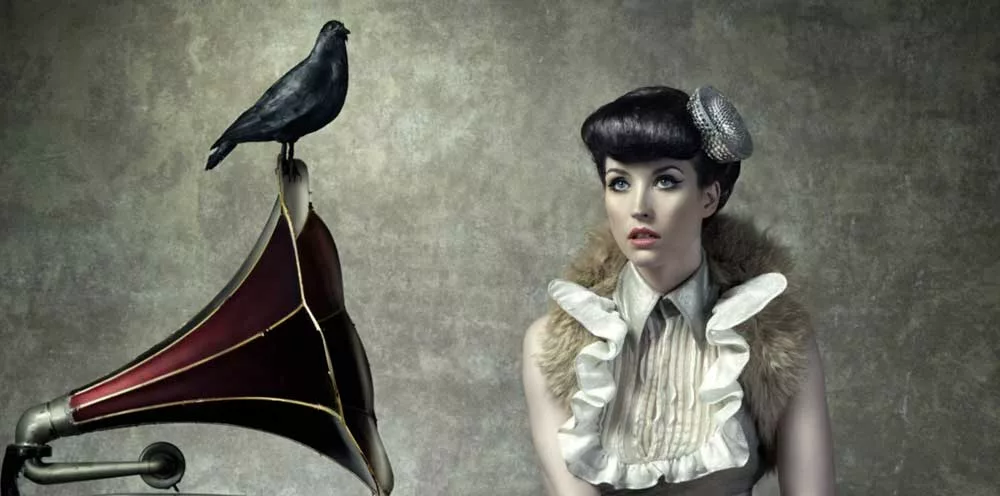 August Bradley : Biographie 2026 & Portfolio du photographe conceptuel