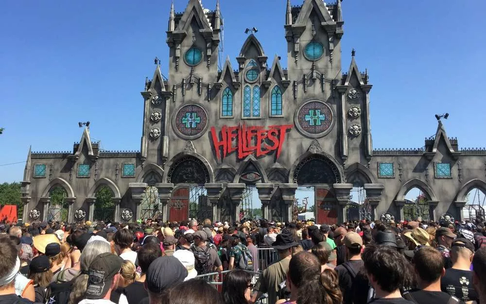 Hellfest la bible : Critique et guide collector exclusif 2026