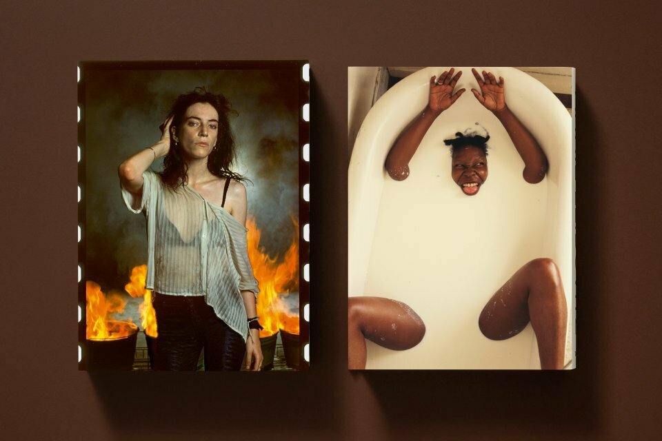 Livre SUMO Annie Leibovitz sur chevalet, couverture visible, exposition