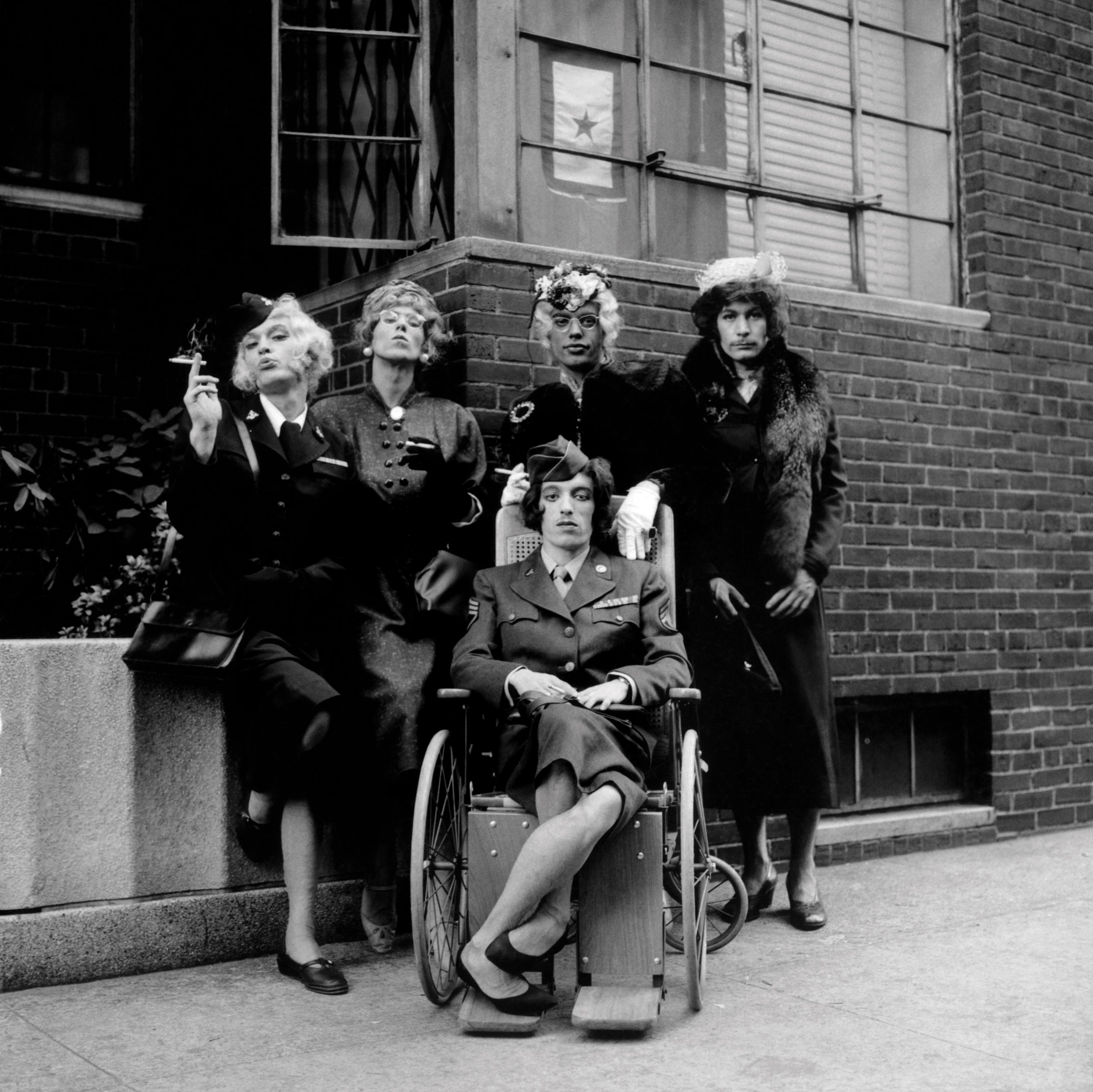 Portrait rapproché de Jerry Schatzberg, visage marqué, éclairage doux