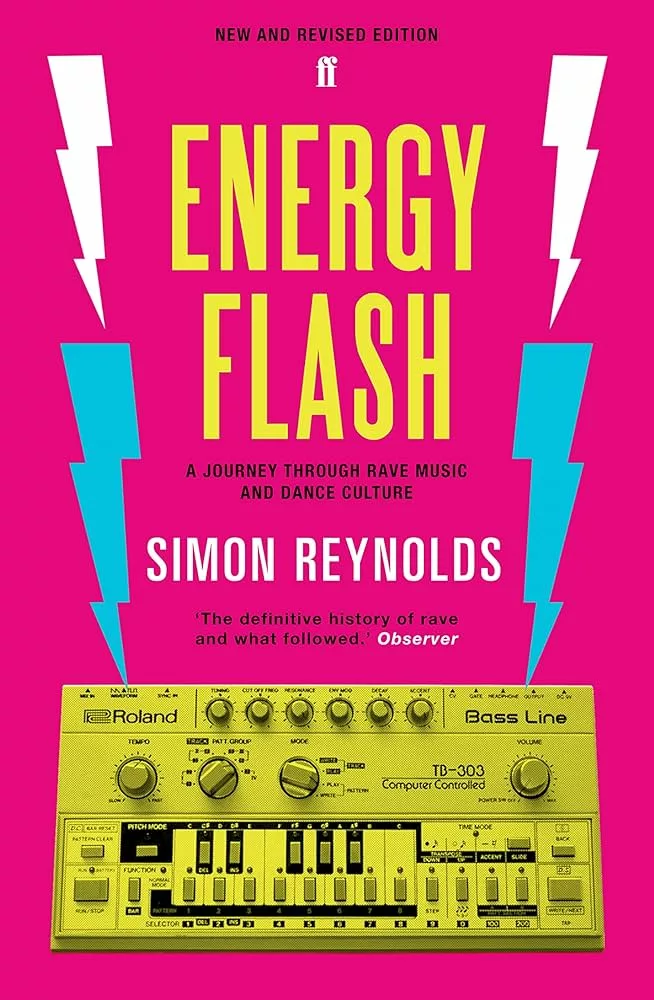 Les meilleurs livres sur la musique électronique Sélection de cinq livres sur la musique électronique, couverture et détails en plan serré