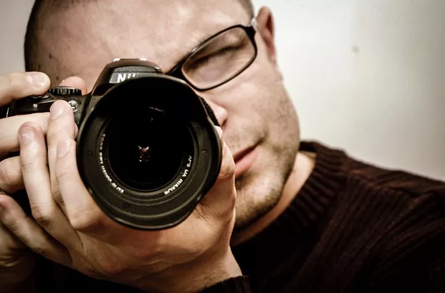 Autofocus basse lumière : secrets d’un photographe concert pro 2026