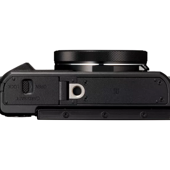 Canon G7X : avis d'un pro pour le concert et le voyage Canon G7X vu du dessus, boutons de commandes visibles, fond blanc