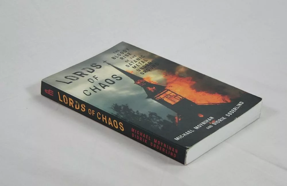 Couvertures de plusieurs livres sur le metal côte à côte, éditions récentes, 2024