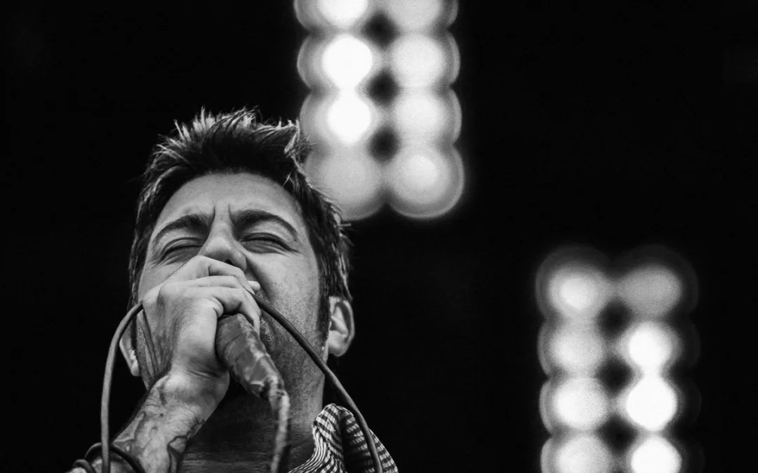 Poster Deftones ou tirage d&rsquo;art : l&rsquo;intensité d&rsquo;un concert au mur
