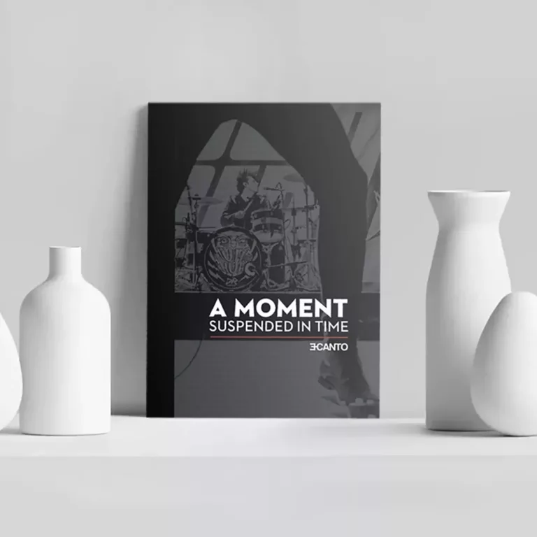 A MOMENT SUSPENDED IN TIME — livre photo et objet signé Eric Canto, photographe rock & metal