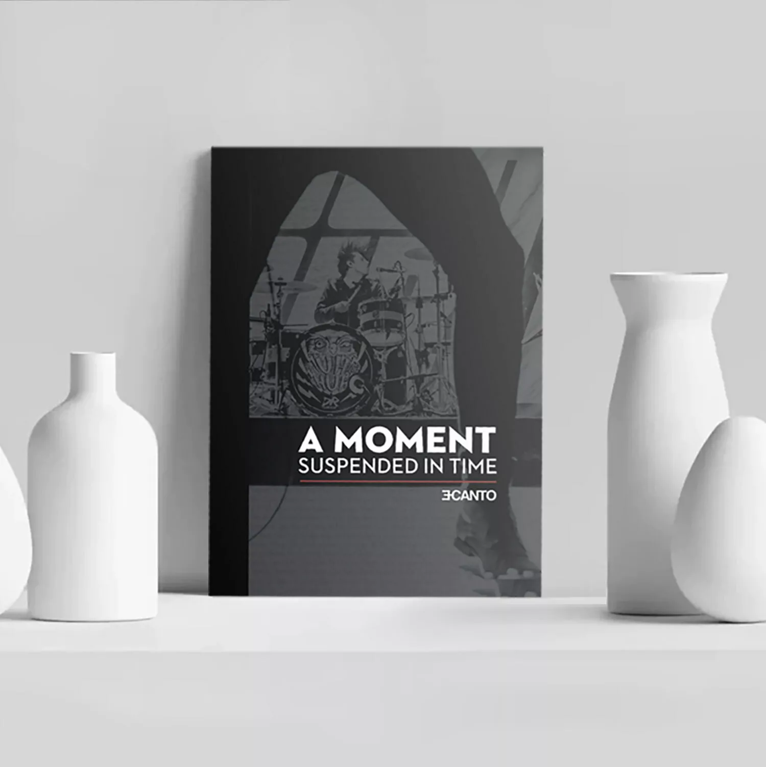 A MOMENT SUSPENDED IN TIME A MOMENT SUSPENDED IN TIME — livre photo et objet signé Eric Canto, photographe rock & metal