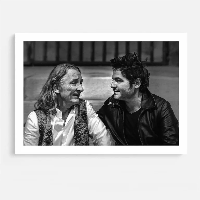Tirage photo backstage de Matthieu Chedid (-M-) et Roger Hodgson — tirage d’art noir et blanc signé Eric Canto