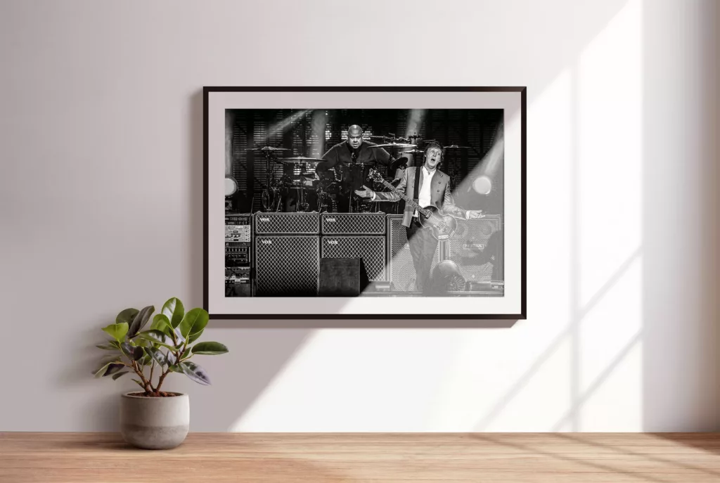 Photographie PAUL MC CARTNEY – Out There Tour (2015) en noir et blanc, tirage signé et numéroté Eric Canto