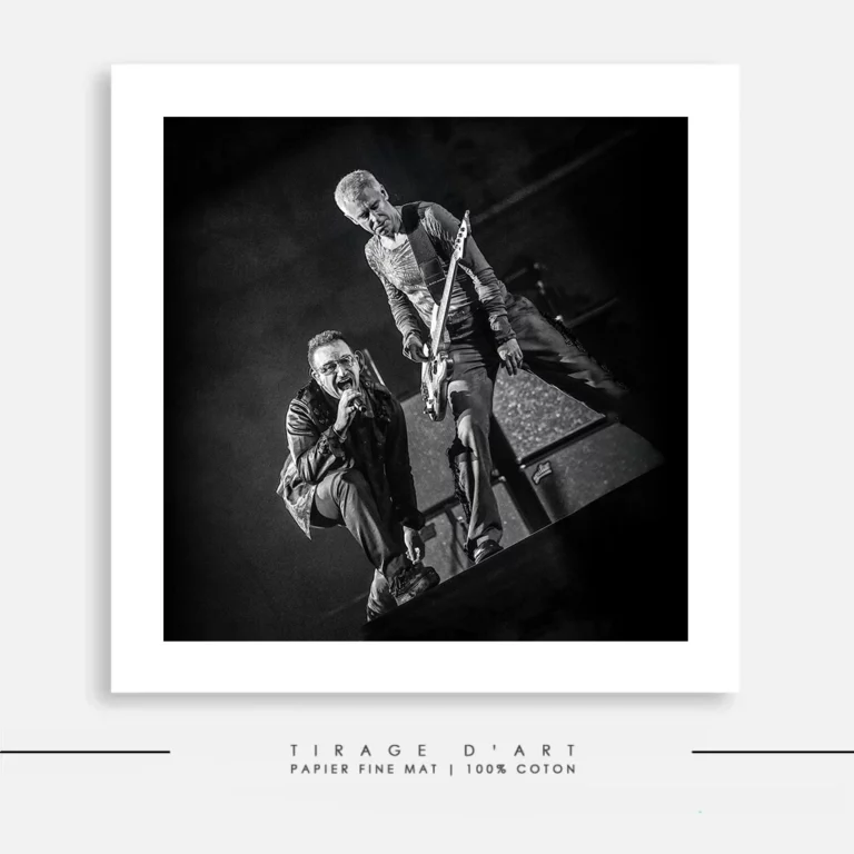 Photographe de concert U2, Bono et Adam Clayton en concert, 360° Tour 2009 à Nice, photographie d'Eric CANTO