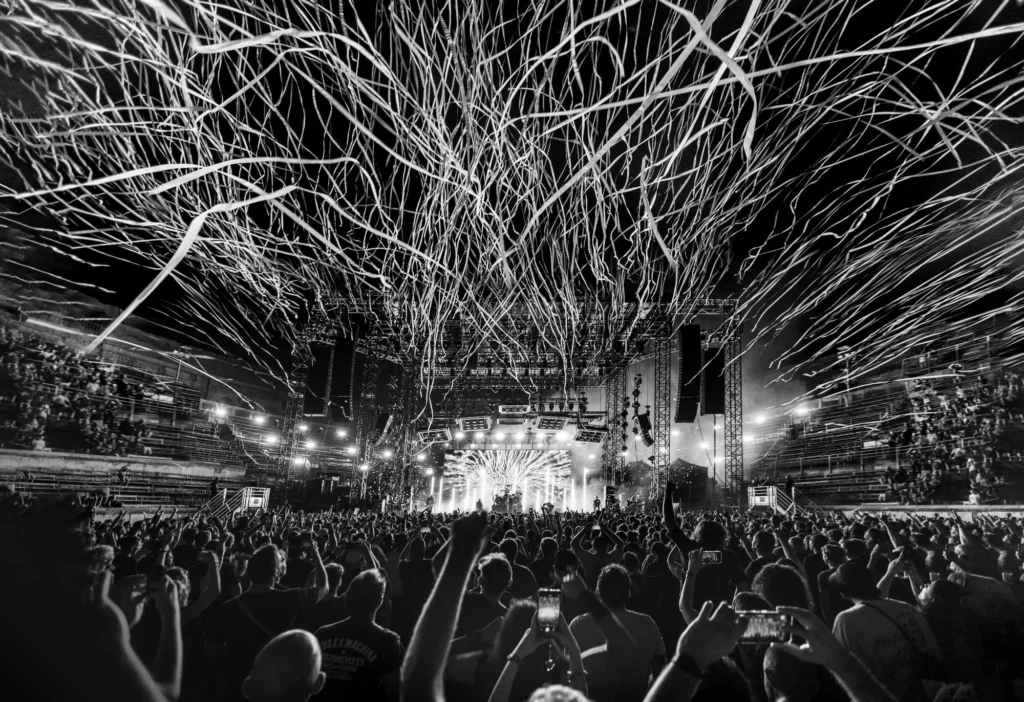 La fosse pendant un concert aux Arènes de Nîmes